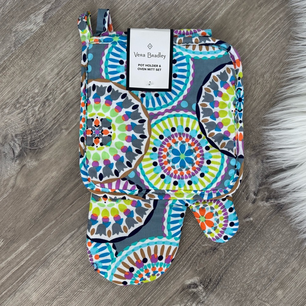 🩵💛VERA BRADLEY Pot Holder & Oven Mitt Set in Sunny Medallion Print